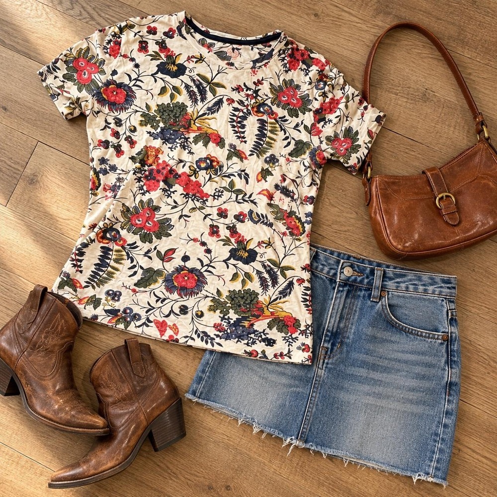 Tory Burch floral print tee in women's size S . Lightweight